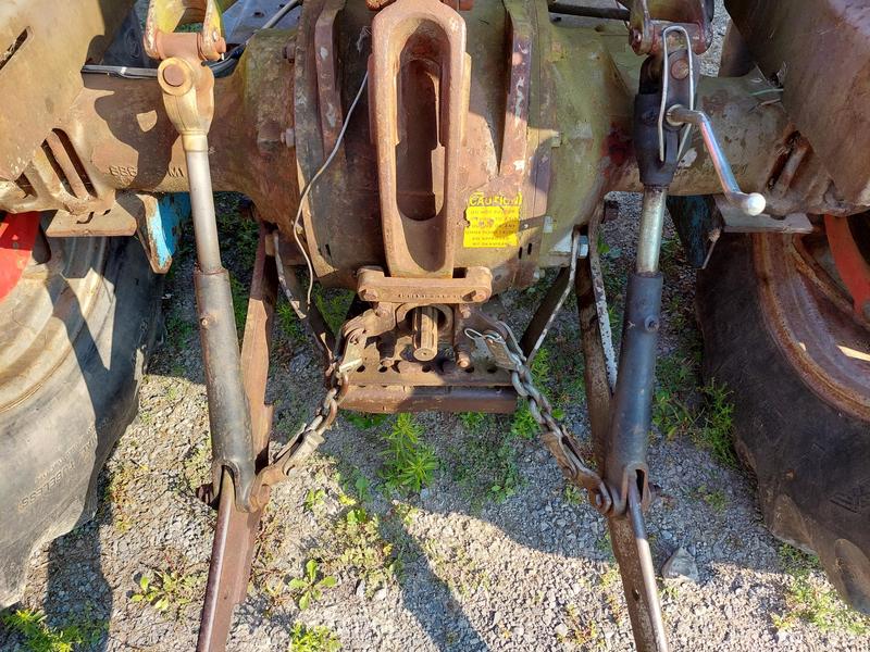 Tractors  Massey Ferguson 165 Tractor Photo
